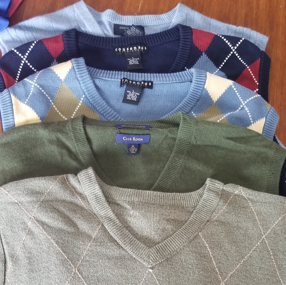 5 men's large sweater vests